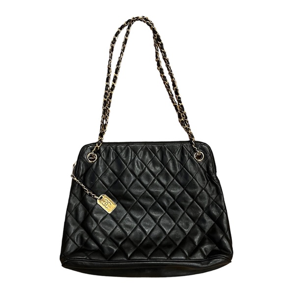 CHANEL Handbags - CHANEL Vintage Quilted Shoulder Bag